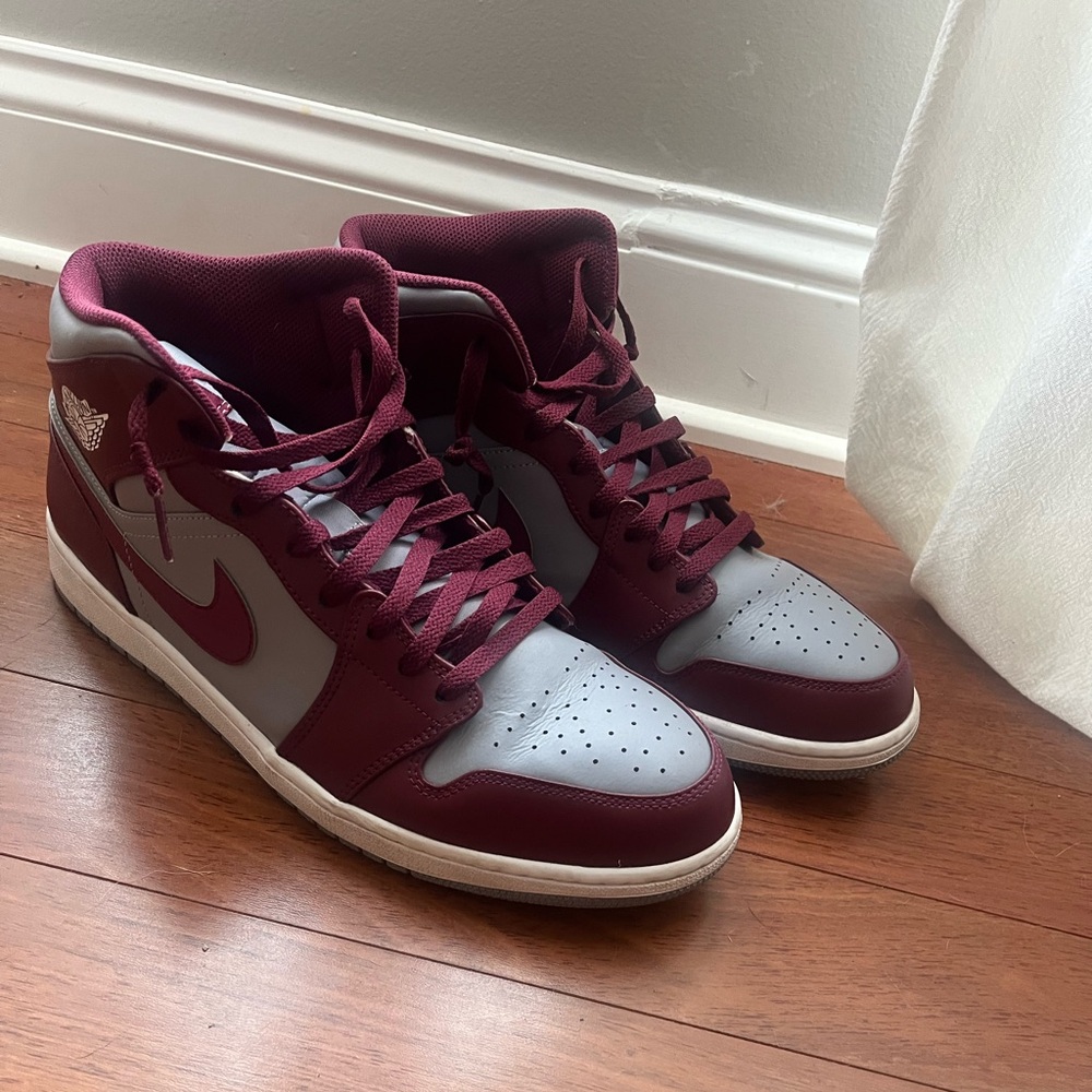 Air Jordan 1 Mid